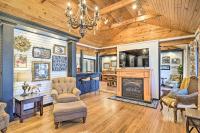 Eclectic Osage Cottage in Historic District - Chambres d’hôtes