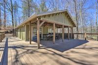 Stunning Culloden Cabin with Deck and Creek View! - Ferienwohnung