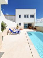 Modernes Haus mit spektakulärem Meerblick und Pool - B&B