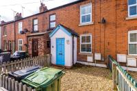 Pristine 2-bed house in Chester by 53 Degrees Property, ideal for Families & Small groups, Great Location - Sleeps 6 - B&B Hough Green