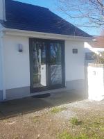 Mountain View Apartment - short drive to beaches - B&B