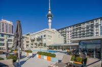 Sky Tower Serenity + Rooftop Pool - B&B