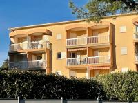 Apartment Newly Renovated Aircond-wifi-pool-sea View-150m to Beaches- Saint Aygulf - Chambres d'hôtes Saint-Aygulf