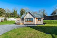 Kestrel Lodge 6 with Hot Tub - B&B Newton Stewart