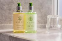 Zimmer mit Kingsize-Bett