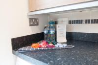 Newly Furnished Aztec House (6 separate beds) - Bed and Breakfast