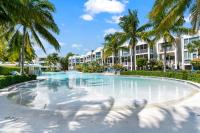 Villa Valbuena Palm Oasis In-Laws Quarters 4-Story Unit With Rooftop Retreat - Chambres d'hôtes Key Largo