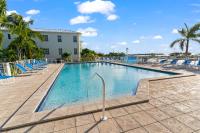Villa Valbuena Palm Oasis In-Laws Quarters 4-Story Unit With Rooftop Retreat - Chambres d'hôtes Key Largo