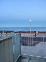 Cannes - Beachfront with private garden - Palm Beach Croisette - B&B