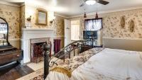 Suite with Mountain View