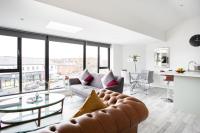 B&B Belfast - Fabulous Penthouse, Brilliant Location, Sleeps 6! - Bed and Breakfast Belfast