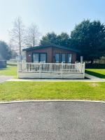 Hawthorne Villa with Hot Tub - Chambres d’hôtes