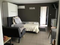 B&B Geel - Studio Gardenroom Guesthouse De Steenberg met wellness & tuinzicht - Bed and Breakfast Geel