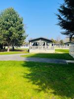 Reynards Retreat Lodge with Hot Tub - B&B