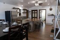 Rustic 2 bedroom Cabin 20 mins from Calamus Res. - B&B