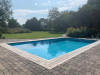 Apartment with Pool View 