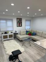 Renovated Jacuzzi Tub Home NYC-LGA-JFK Washer-Dryer - B&B
