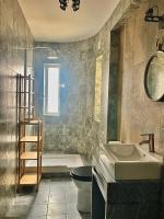 Camera Matrimoniale con Balcone e Vista Mare