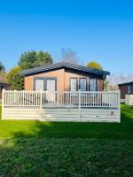 B&B York - Barakah Lodge with Hot Tub - Bed and Breakfast York