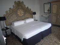 Camera Matrimoniale con Vista Canale e Bagno Privato Interno