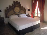 Suite mit Gartenblick und eigenem Bad im Zimmer.