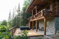 B&B Saint-Faustin - Breathtaking log house with HotTub - Summer paradise in Tremblant - Bed and Breakfast Saint-Faustin