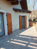 Incantevole appartamento con piscina e vista monti - Bed and Breakfast