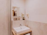 Apartment with Mountain View