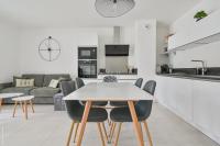 T4 NEUF - JARDIN-TERRASSE ET PISCINE – ACCÈS DIRECT PLAGES ET CENTRE VILLAGE – App C 12 - Chambres d'hôtes Saint-Cyr-sur-Mer
