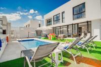 SunnyVillas 4BR New Villa Private Pool in Pernera - Bed and Breakfast Protaras
