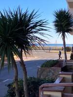 TRÈS BEL APPARTEMENT ENTIÈREMENT RÉNOVÉ - B&B Empuriabrava