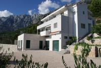 Three-Bedroom Apartment with Balcony and Sea View