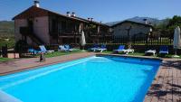 El Canchal de la Gallina -Cafetería -Aparcamiento gratis - Jacuzzi - Piscina de agua caliente abierta hasta el 12 de Octubre - Chambres d'hôtes Hervás