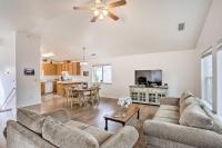 Mount Shasta Escape with Balcony about Walk to Dtwn - Bed and Breakfast Mount Shasta