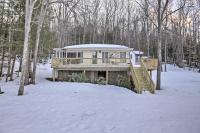 Scenic Lyman Home on Swan Pond with Wraparound Deck! - Chambres d’hôtes Spang Mills