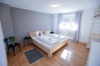 WOHNUNG OBERGESCHOSS mit 3 Schlafzimmer in ruhiger Gegend - B&B