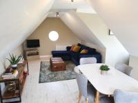 B&B Lacock - Beautiful 2 bedroom guest house with private pool in Lacock, Wiltshire - Bed and Breakfast Lacock