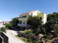 Appartamento con 2 Camere da Letto e Balcone