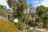 Peaceful and Renovated Original Beach House with Sweeping Views of Gracetown - Ferienwohnung