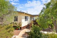 Peaceful and Renovated Original Beach House with Sweeping Views of Gracetown - B&B Gracetown