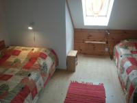 Dreibettzimmer mit Gemeinschaftsbad (1 Doppelbett + 1 Einzelbett)