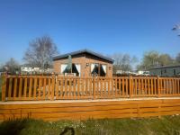 Luxury Lakeside Lodge L1 with hot tub situated at Tattershall Lakes Country Park - Ferienwohnung Tattershall
