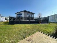 Indulgence Lakeside Lodge i3 with hot tub, private fishing peg situated at Tattershall Lakes Country Park - Chambres d'hôtes Tattershall