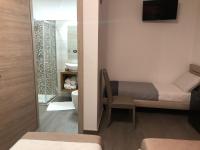 Dreibettzimmer mit Bad