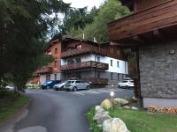 Apartman BlackBerry Tale - Bed and Breakfast