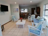 Travellers Treat - 8 Sleeper House minutes from the beach! - Ferienwohnung Agulhas