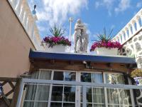 One-Bedroom Apartment with Garden View