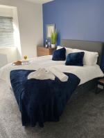 HU-Thirteen Apt One - Sleeps 4 - B&B