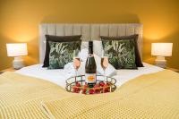 B&B Southbourne - BOURNECOAST: STYLISH FLAT WITH SEA GLIMPSES - FM8405 - Bed and Breakfast Southbourne