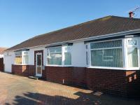 B&B Rhyl - The Hermitage private detached bungalow - Bed and Breakfast Rhyl